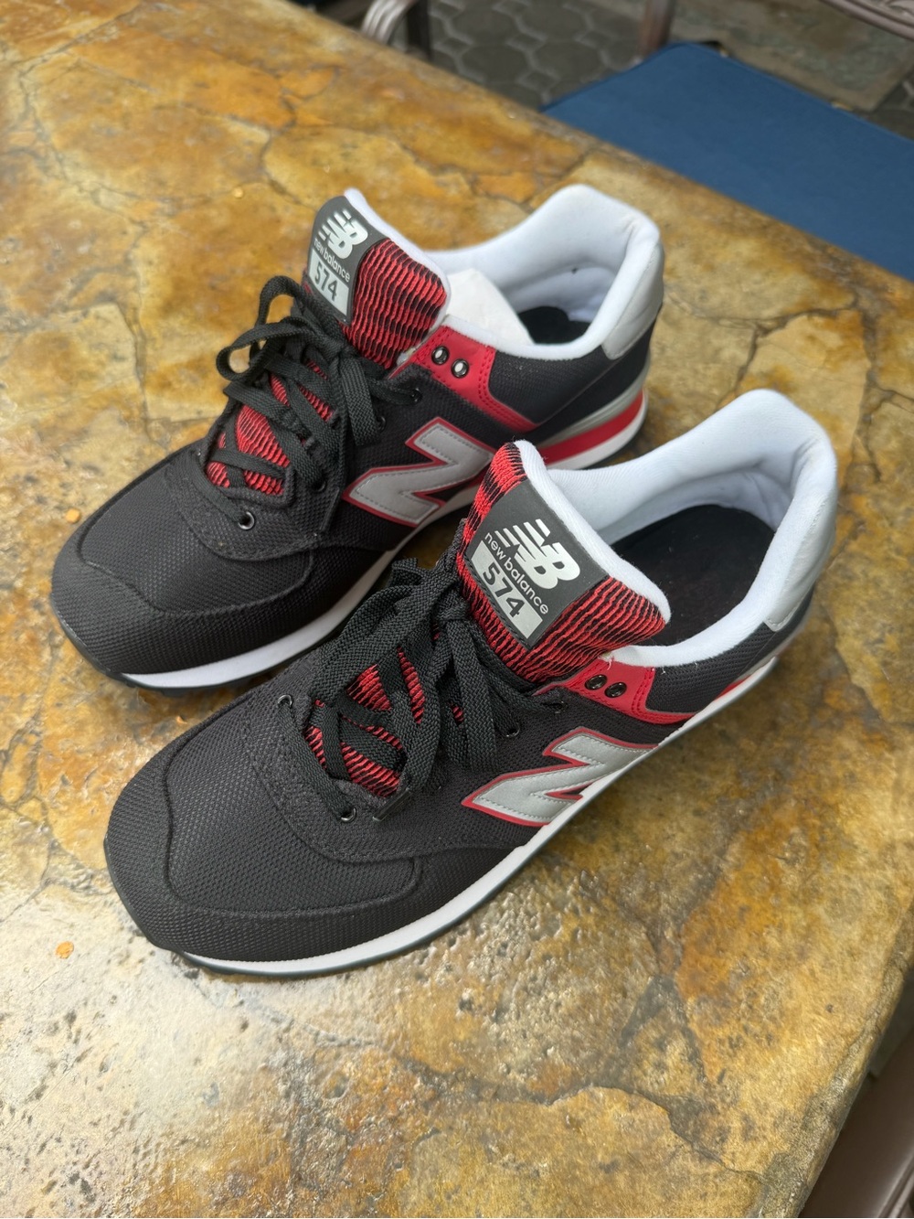 NEW! New Balance Men's Sz 11 Black Red 574 Sneakers shoes - Picture 3 of 6